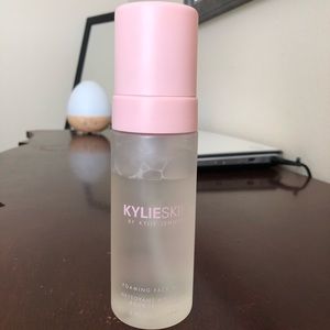 Kylie Skin - Foaming Face Wash